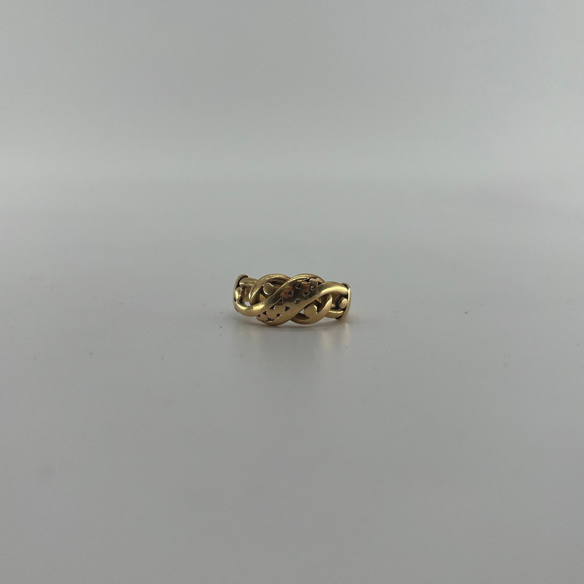18ct Knot Ring Carat: 18ct Gold Colour: Yellow Gold Size: Q 1/2 Weight: 7.51g