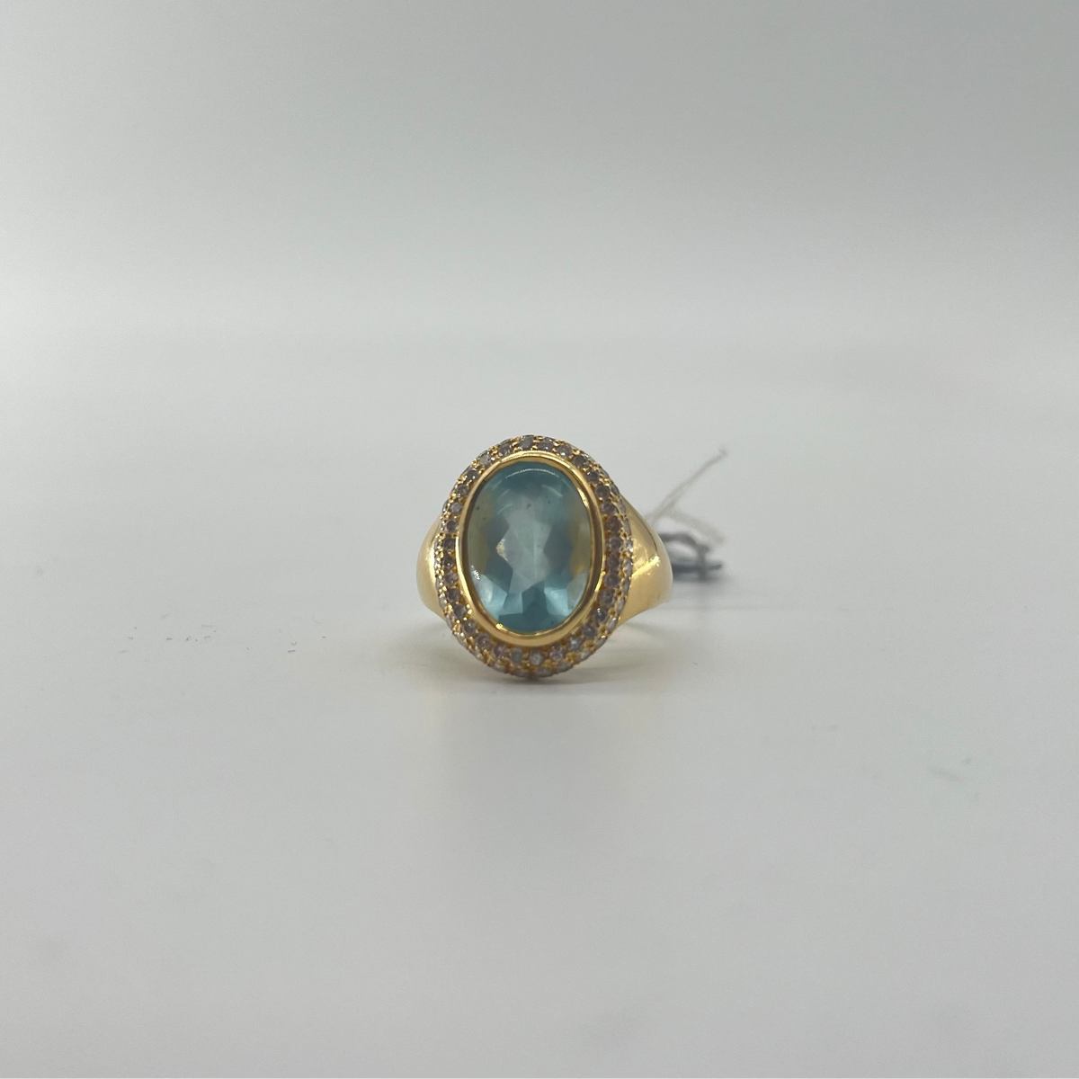 18ct Natural Aquamarine Ring Carat: 18ct Gold Colour: Yellow Gold Size: Q 1/2 Stones: Natural Aquamarine Weight: 8.88g
