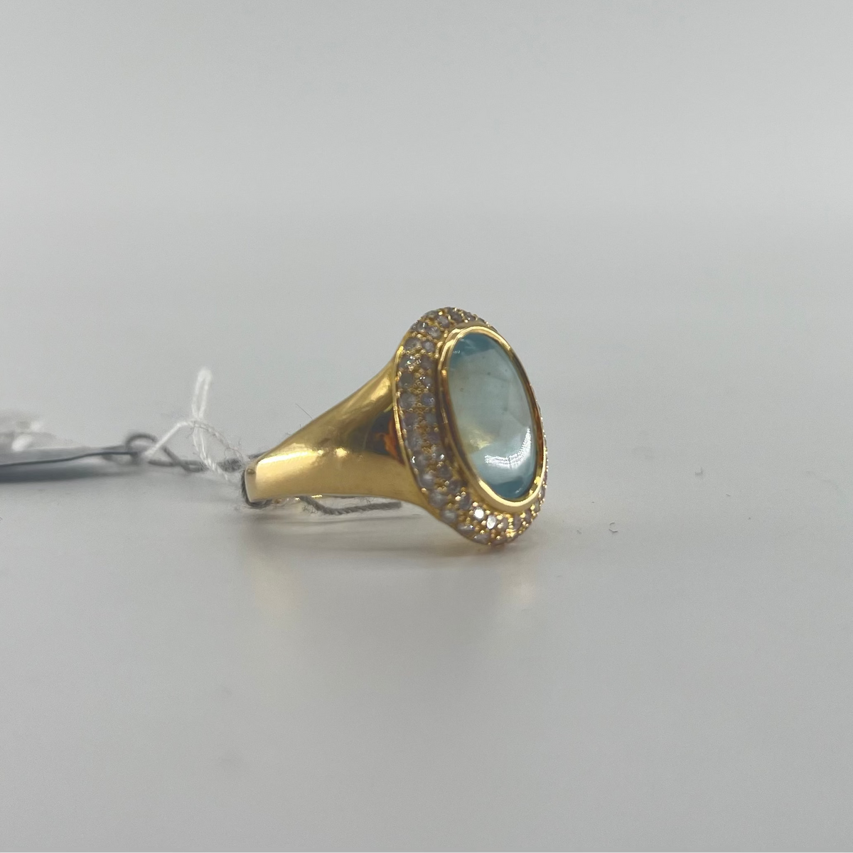 18ct Natural Aquamarine Ring Carat: 18ct Gold Colour: Yellow Gold Size: Q 1/2 Stones: Natural Aquamarine Weight: 8.88g