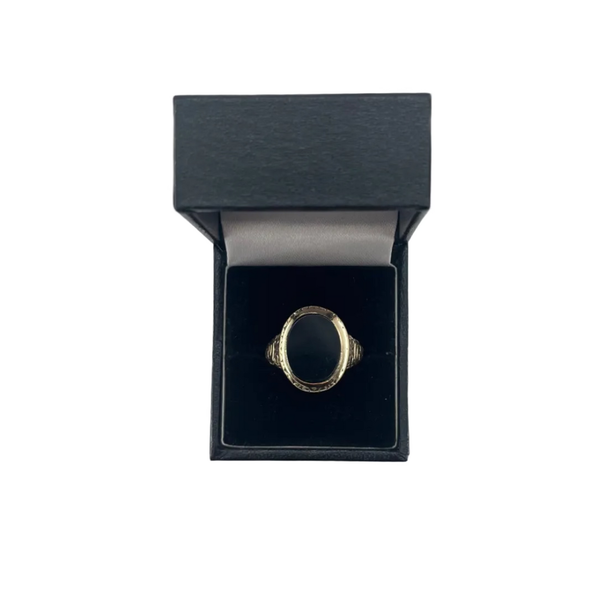9ct Black Onyx Signet Ring Carat: 9ct Gold Colour: Yellow Gold Size: T Weight: 8.27g