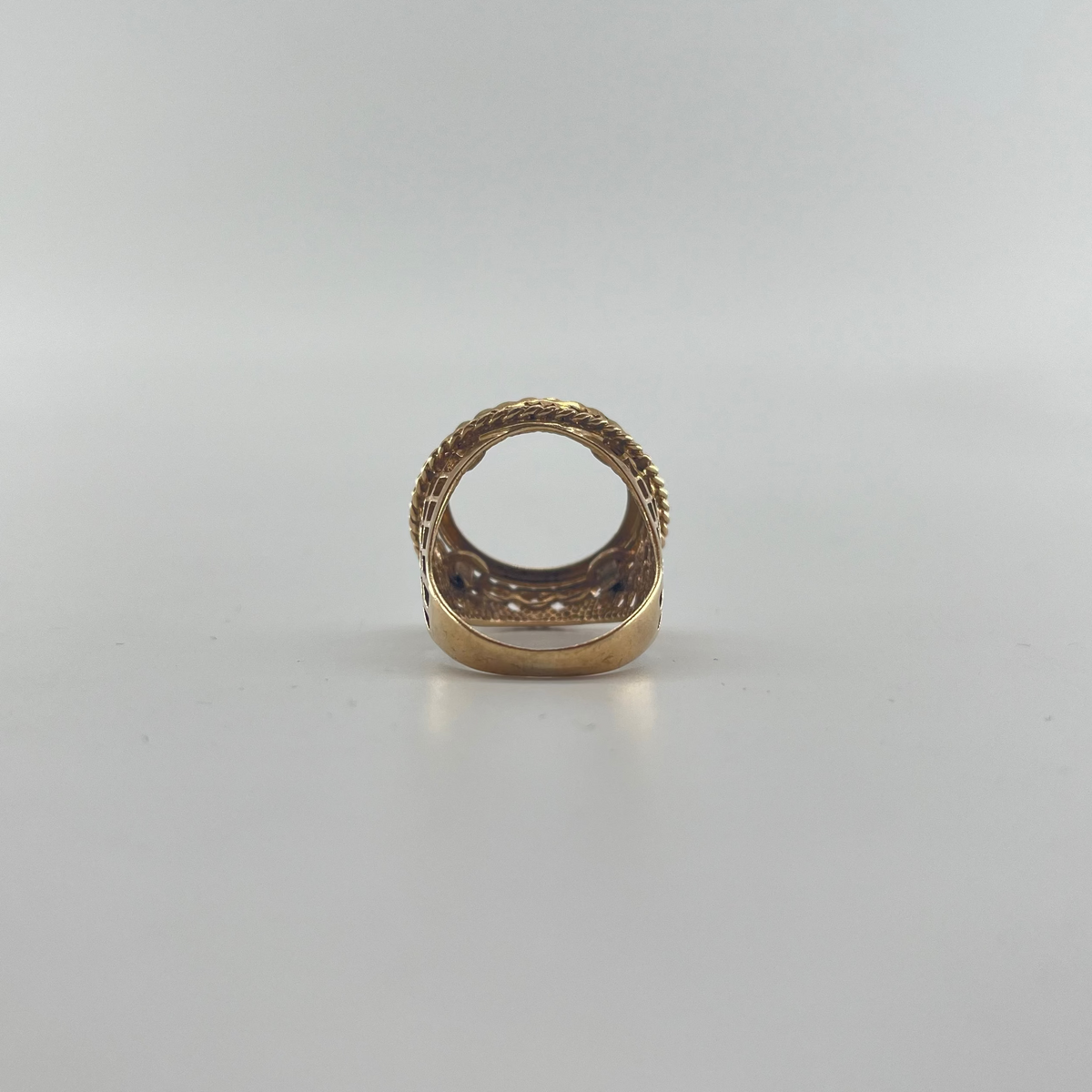 9ct Full Sov Mount Carat: 9ct Gold Colour: Yellow Gold Size: P Weight: 5.41g