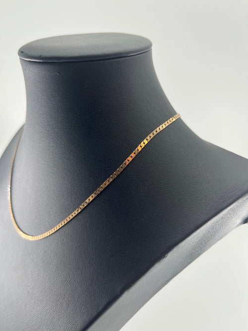 9ct Gold Flat Curb Chain Carat: 9ct Colour: Yellow Gold Style: Flat Curb Length: 16" Width: 2mm Weight: 4.98g