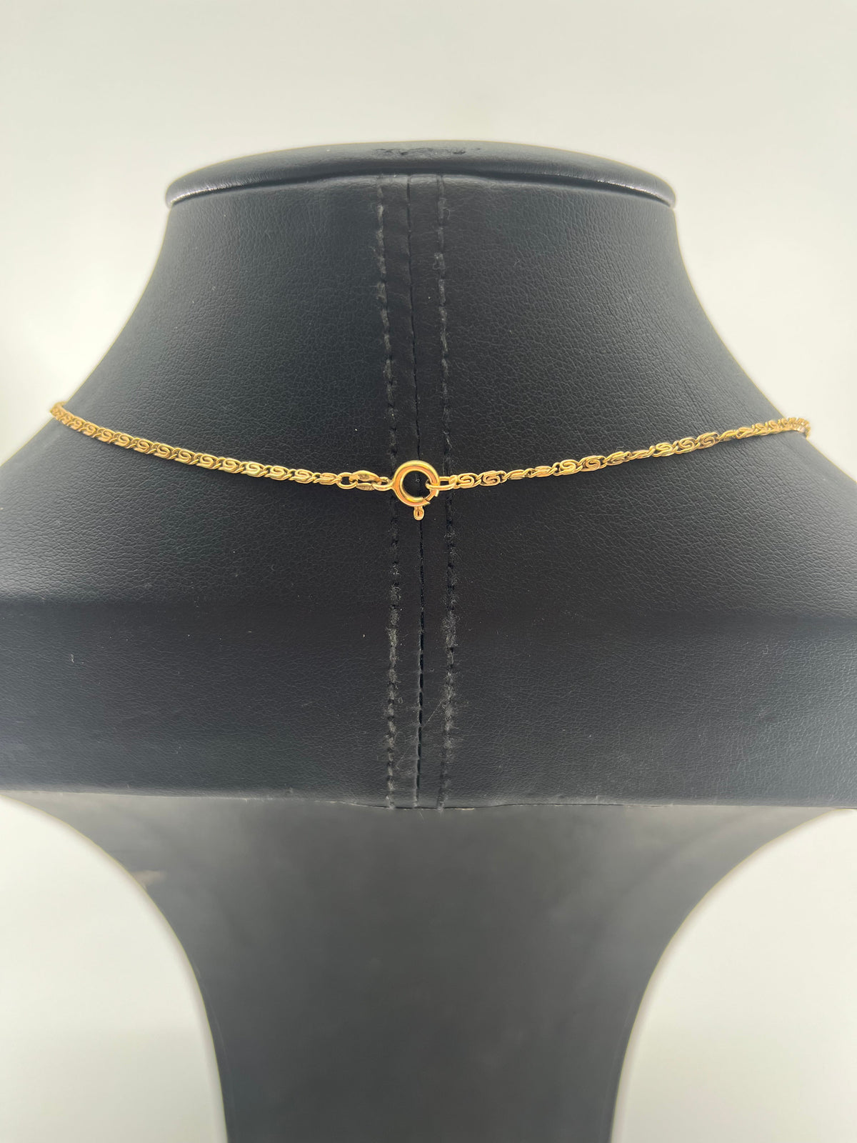9ct Gold S-Link Curb Chain 15" Carat: 9ct Colour: Yellow Gold Style: S-Link Length: 15" Width: 1mm Weight: 3.43g