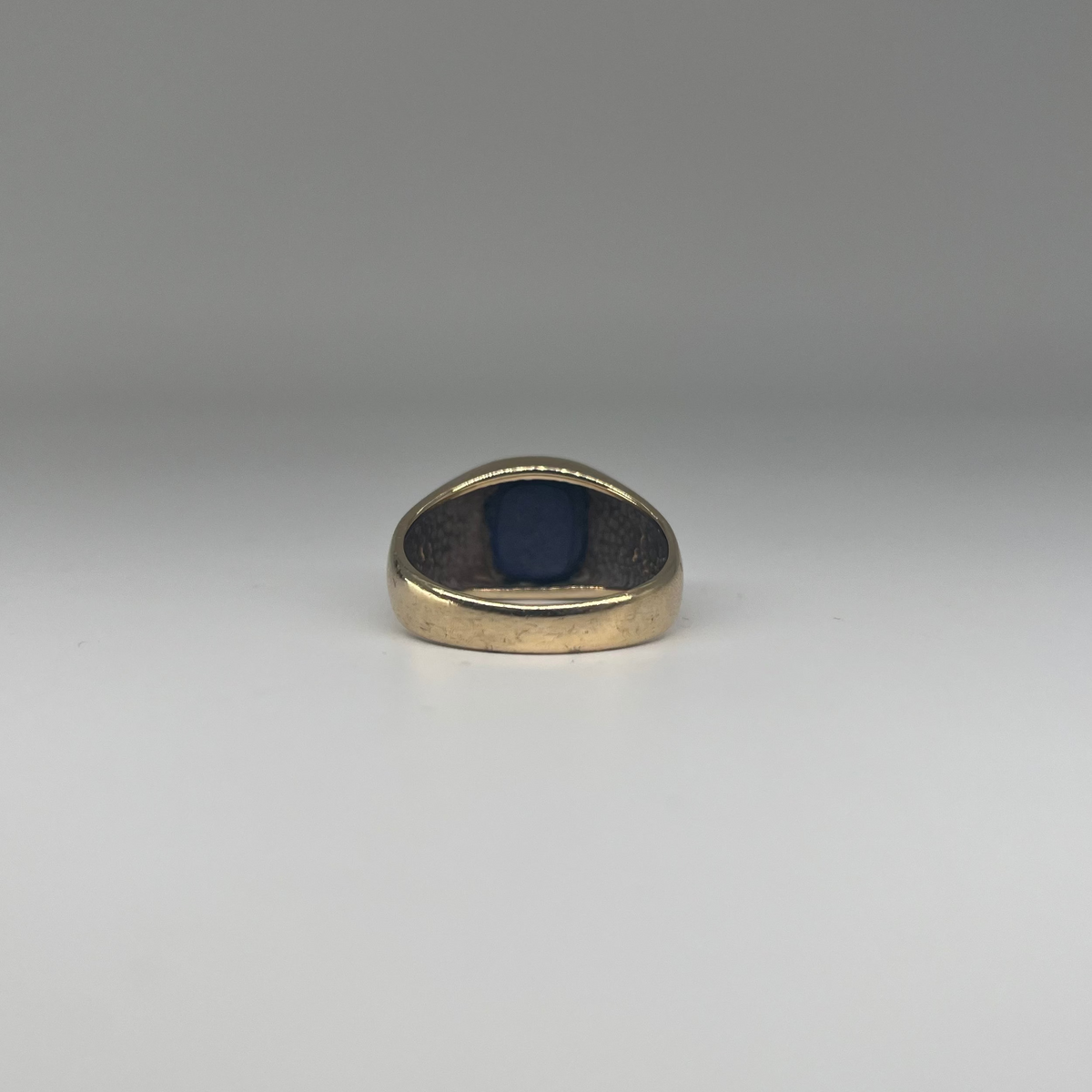 9ct Lapis Lazuli Signet Ring Carat: 9ct Gold Colour: Yellow Gold Size: Y 1/2 Stones: Lapis Lazuli Weight: 9.35g