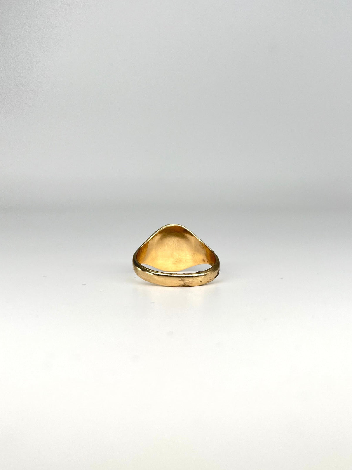 9ct Oval Signet Ring Carat: 9ct Size: S Style: Signet Weight: 4.63g