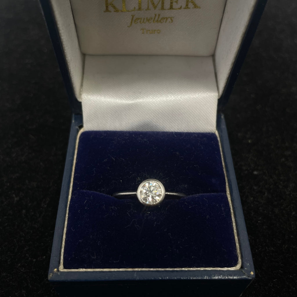 Platinum Ring with 0.70ct Diamond (IGI Certified) Size L 1/2