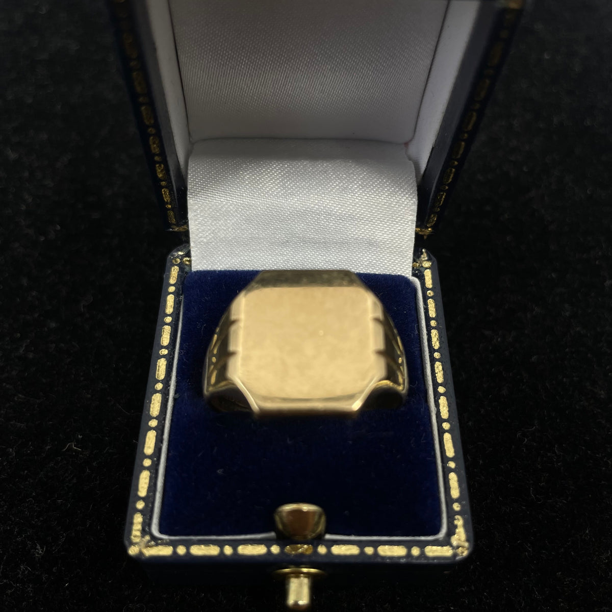 9CT Signet Ring Square Top Size W 1/2