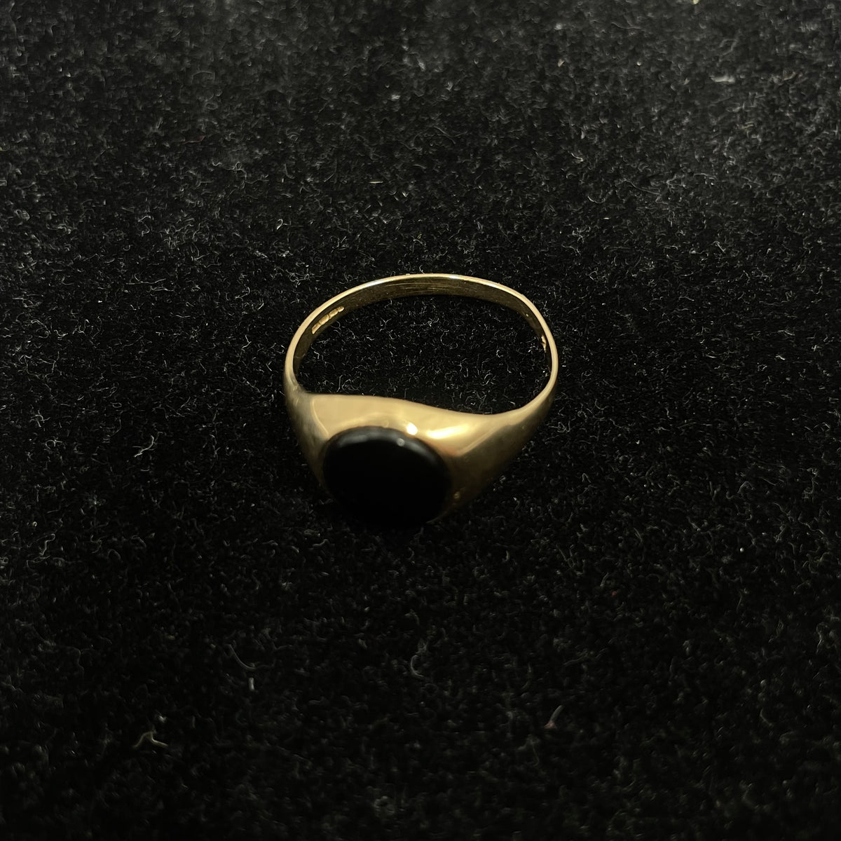 9CT Yellow Gold Signet Ring Oval Face Size V 1/2