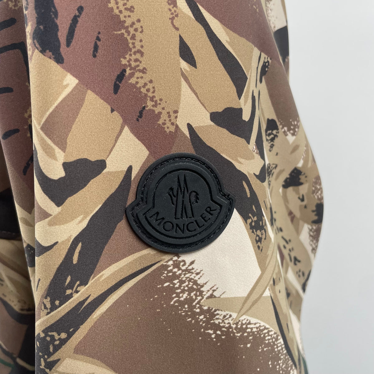 Moncler Herault Giubbotto Camo Print Softshell Zip Jacket