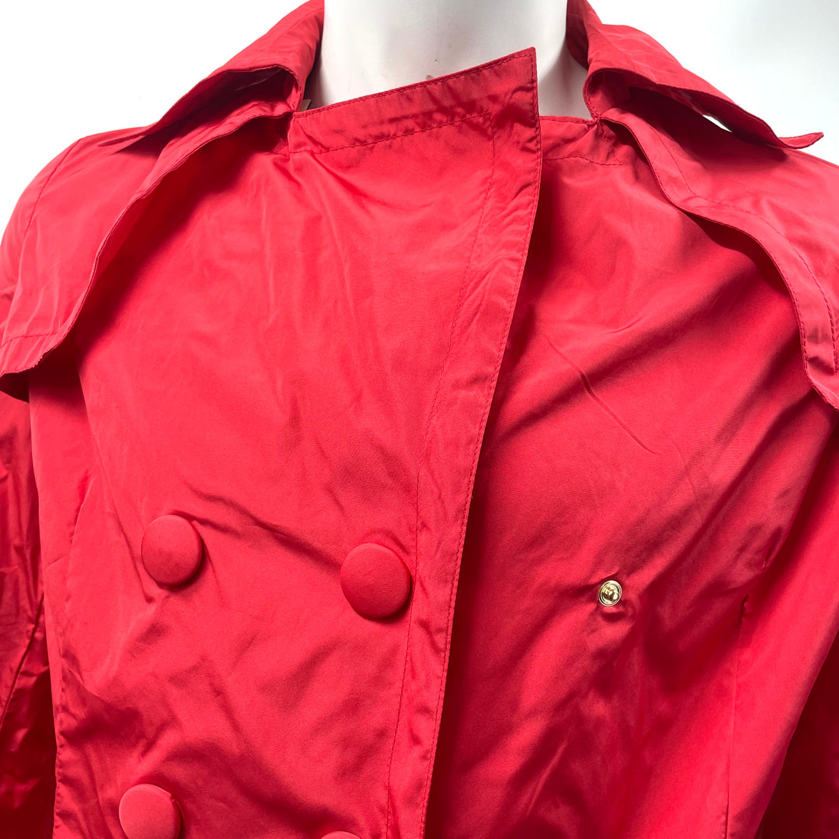 Moncler Magnolia Trench Coat in Vibrant Red – New