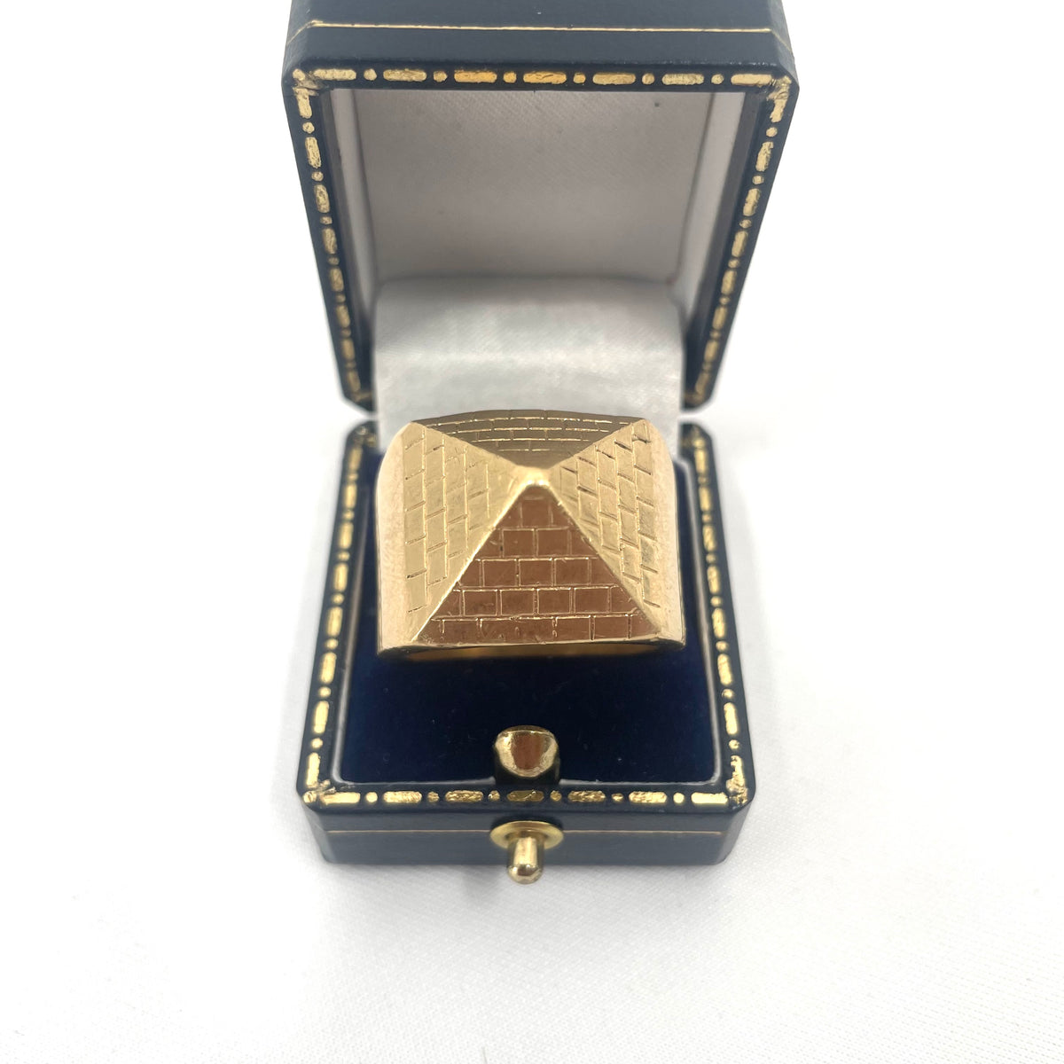 9ct Gold Textured Signet Ring Size - 19.69g