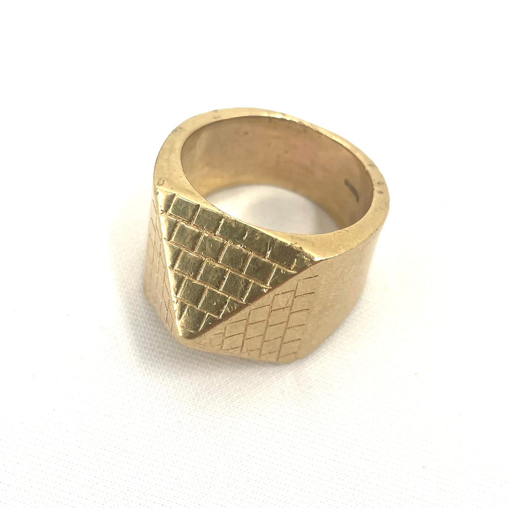 9ct Gold Textured Signet Ring Size - 19.69g