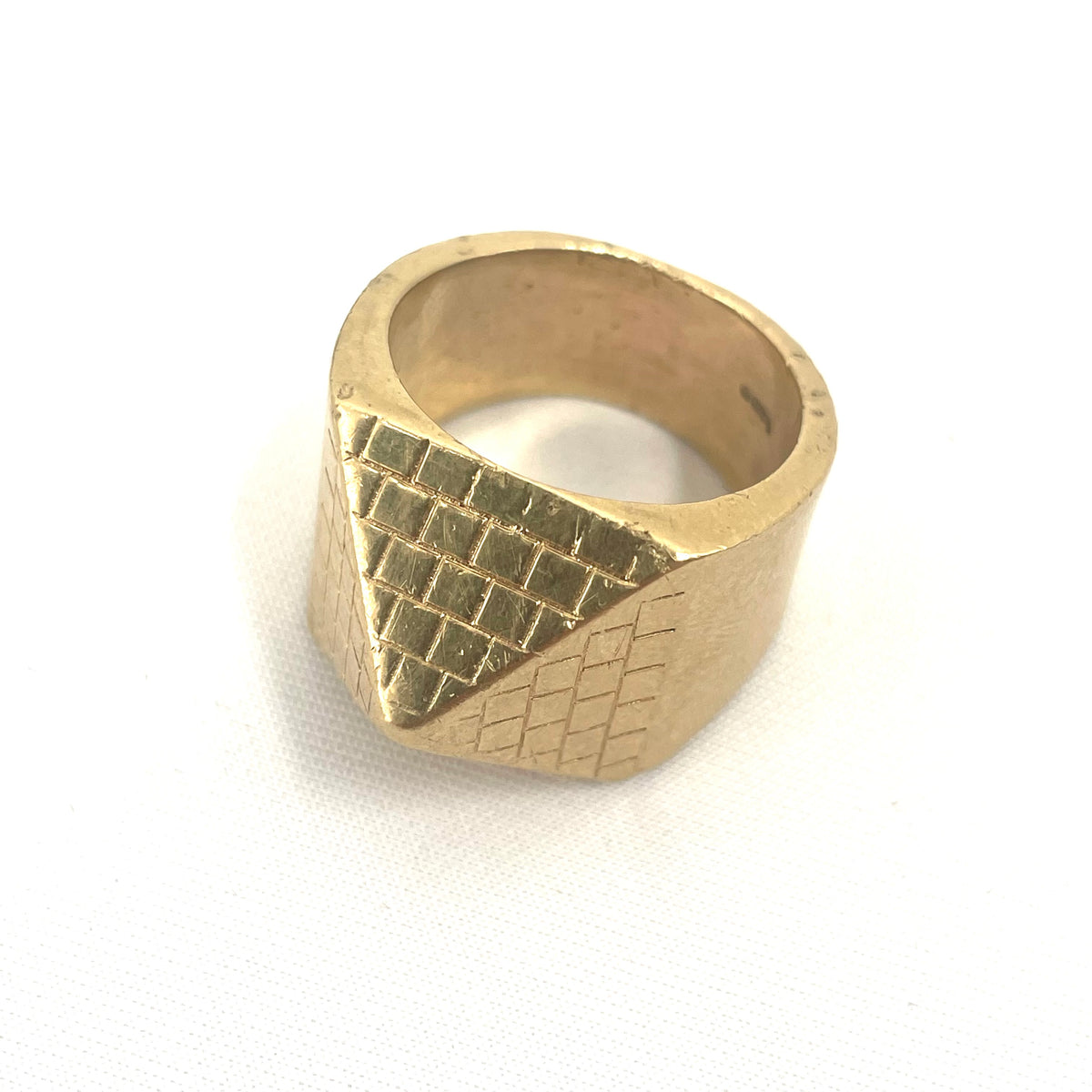 9ct Gold Textured Signet Ring Size - 19.69g