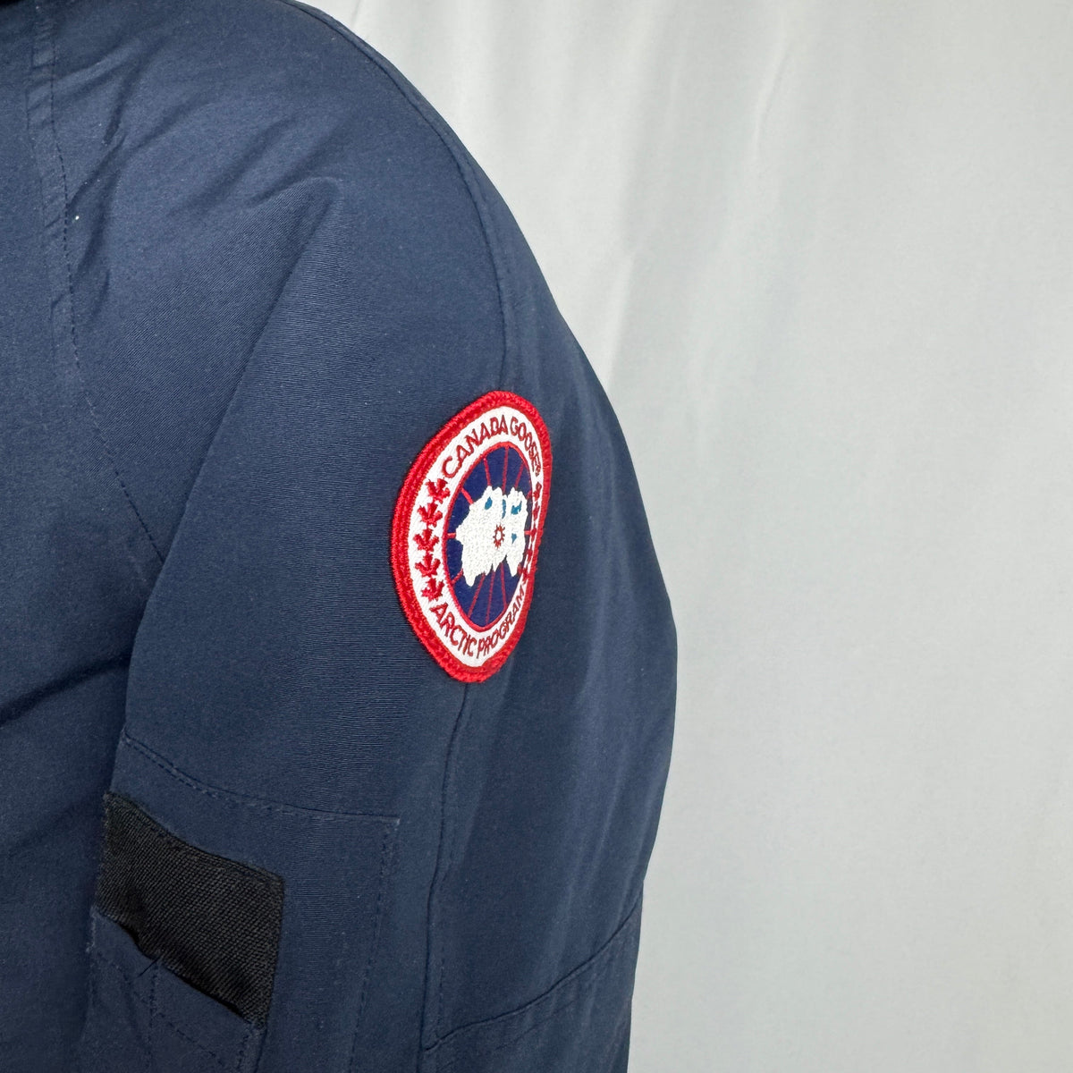The Canada Goose Chilliwack Bomber Jacket is a durable down-filled jacket originally designed for bush pilots in cold