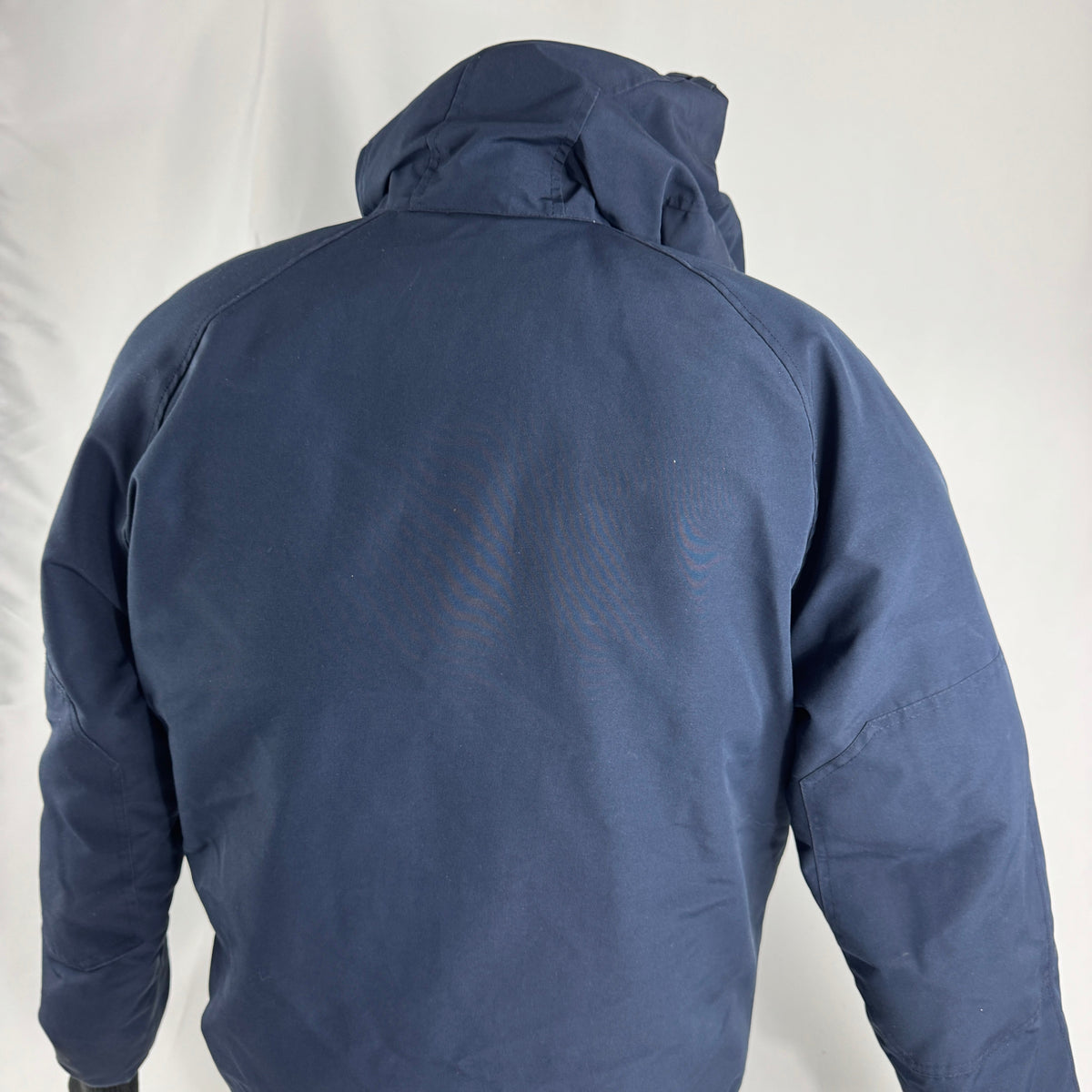 The Canada Goose Chilliwack Bomber Jacket is a durable down-filled jacket originally designed for bush pilots in cold