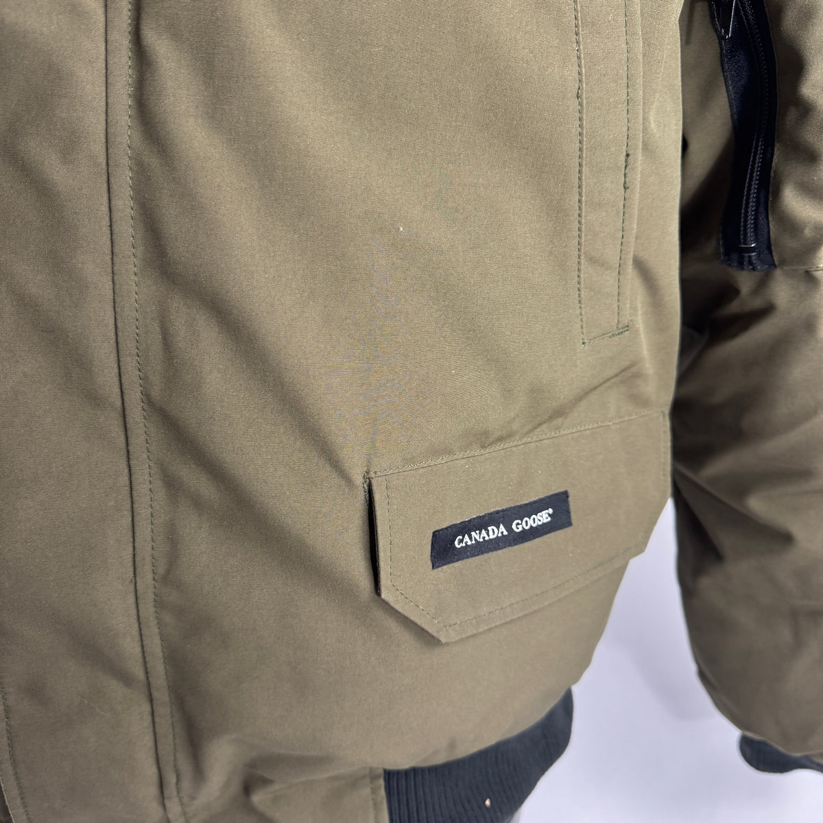 The Canada Goose Chilliwack Bomber Jacket is a durable down-filled jacket originally designed for bush pilots in cold