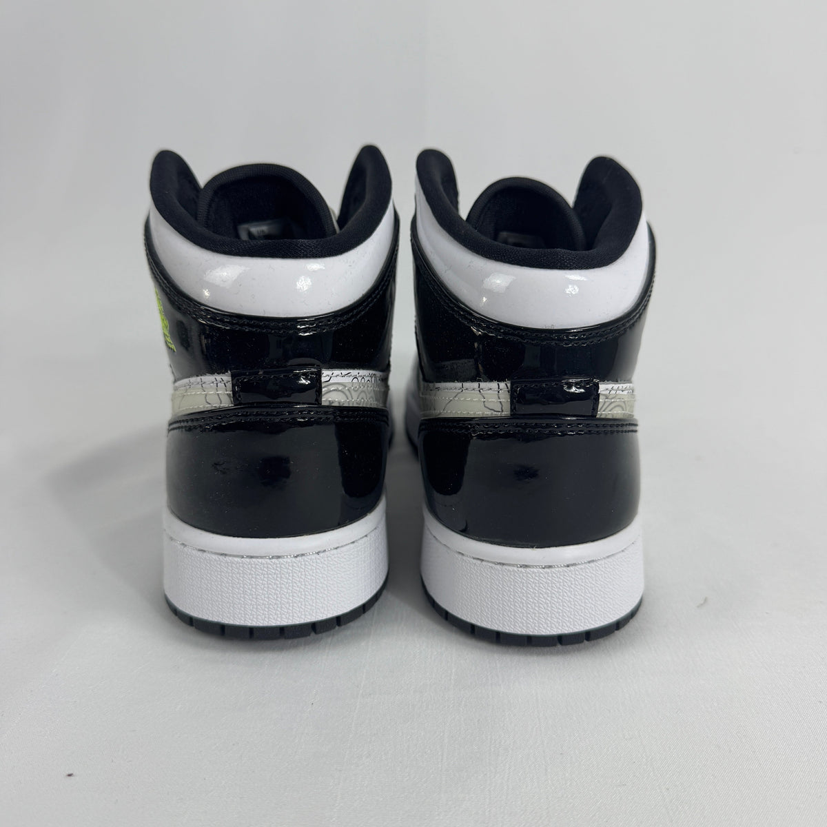 The Jordan 1 Mid SE DIY is a special edition take on the classic Air Jordan 1 Mid, designed with a customizable,