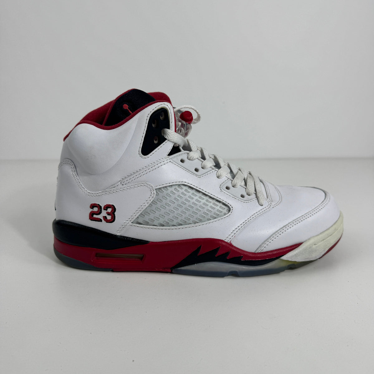 Air Jordan 5 Retro Fire Red is a classic basketball sneaker that brings back one of the most iconic colorways in the Jordan