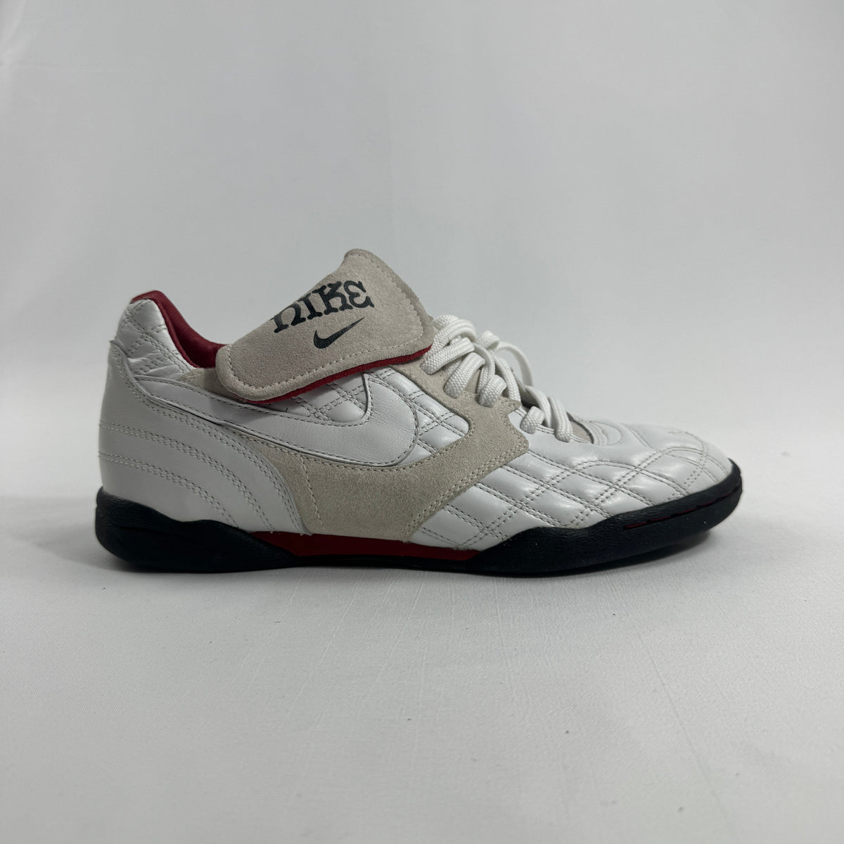 Nike Air Zoom Tiempo combines the legendary Tiempo heritage with modern Zoom Air technology for enhanced comfort and