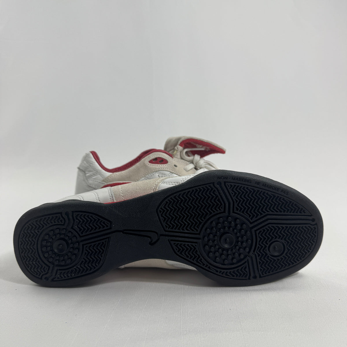 Nike Air Zoom Tiempo combines the legendary Tiempo heritage with modern Zoom Air technology for enhanced comfort and