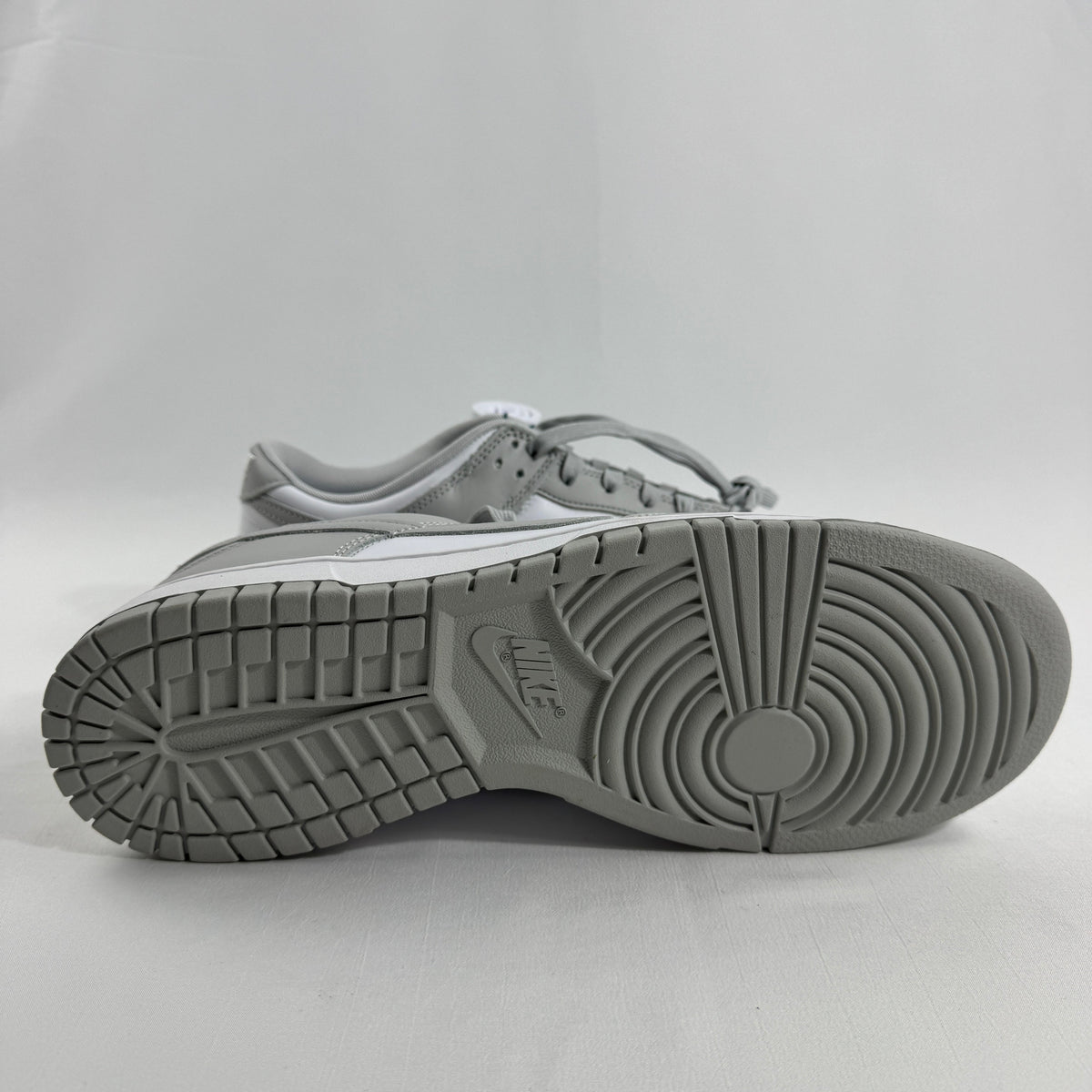 Nike Dunk Low Retro is a timeless sneaker that brings back the classic basketball silhouette from the 1980s. Featuring a