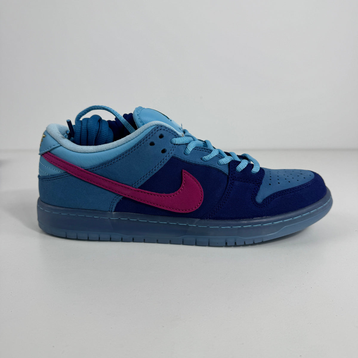 Nike SB Dunk Low Pro QS is a premium Quick Strike (QS) edition of the iconic SB Dunk, designed with exclusive materials,