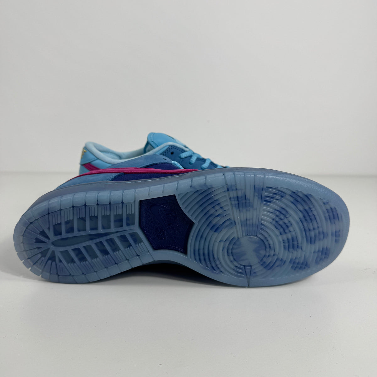 Nike SB Dunk Low Pro QS is a premium Quick Strike (QS) edition of the iconic SB Dunk, designed with exclusive materials,