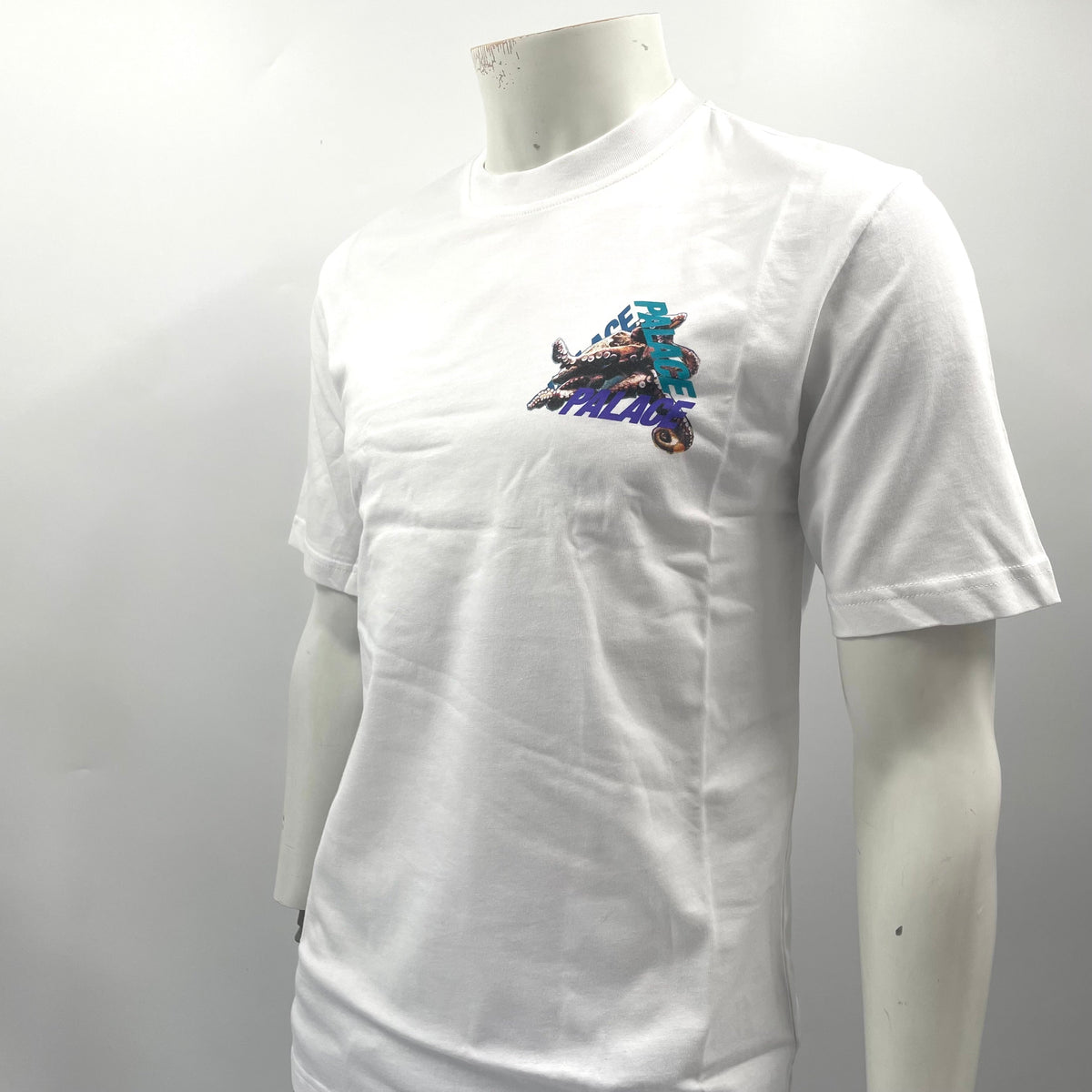 Palace Octo TEE White. Size small.
